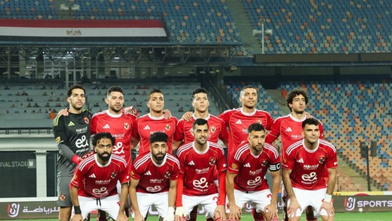الأهلي يواجه المصري في الدوري: تفاصيل اللقاء والقنوات الناقلة
